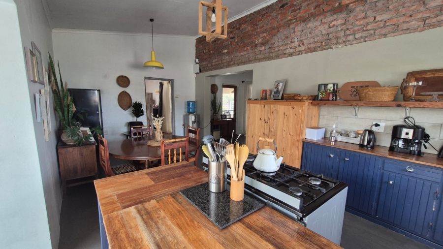 To Let 4 Bedroom Property for Rent in Wavecrest Eastern Cape